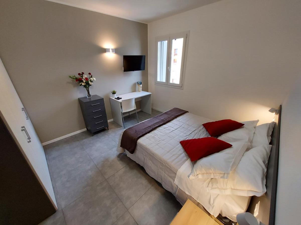 Residenza Delizia Camere & Appartamenti "Residenze Del Cuore" Verona Bagian luar foto