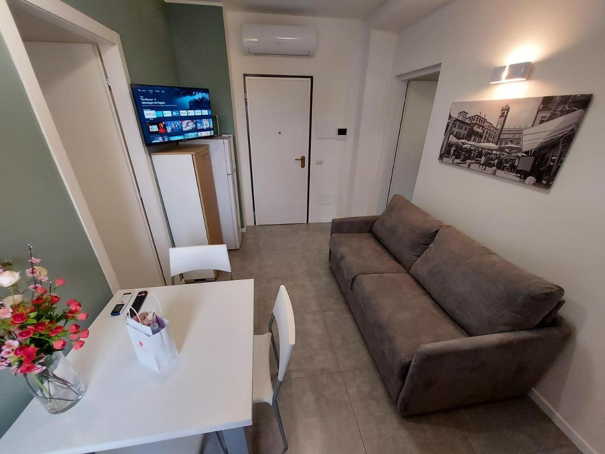 Residenza Delizia Camere & Appartamenti "Residenze Del Cuore" Verona Bagian luar foto