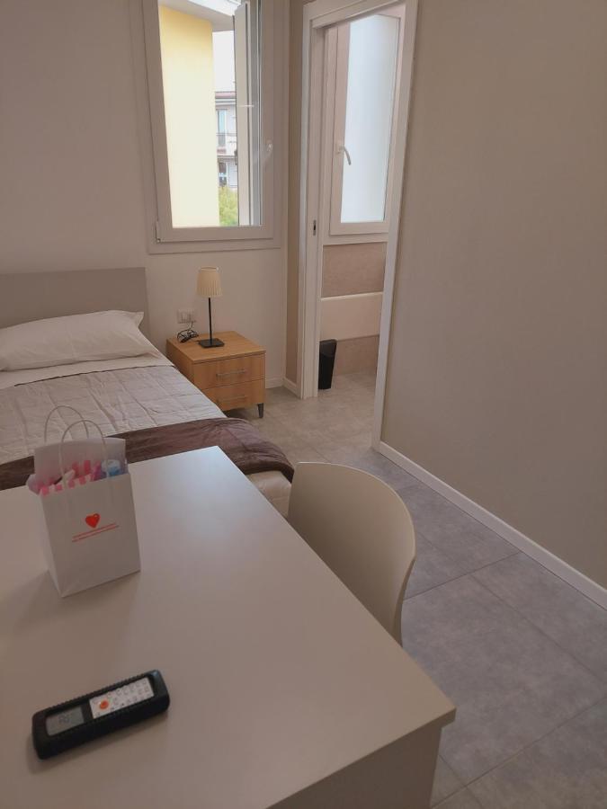 Residenza Delizia Camere & Appartamenti "Residenze Del Cuore" Verona Bagian luar foto