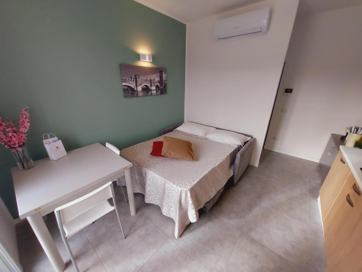 Residenza Delizia Camere & Appartamenti "Residenze Del Cuore" Verona Bagian luar foto