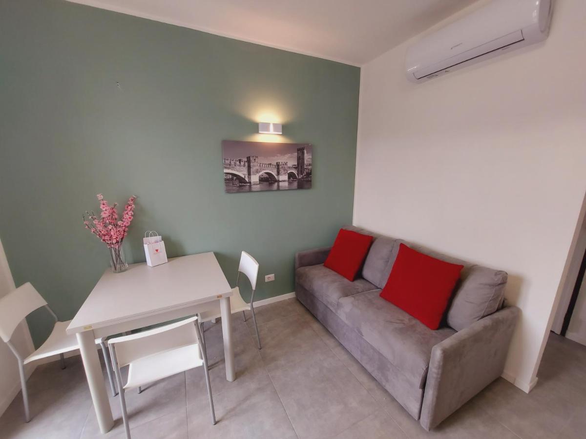 Residenza Delizia Camere & Appartamenti "Residenze Del Cuore" Verona Bagian luar foto