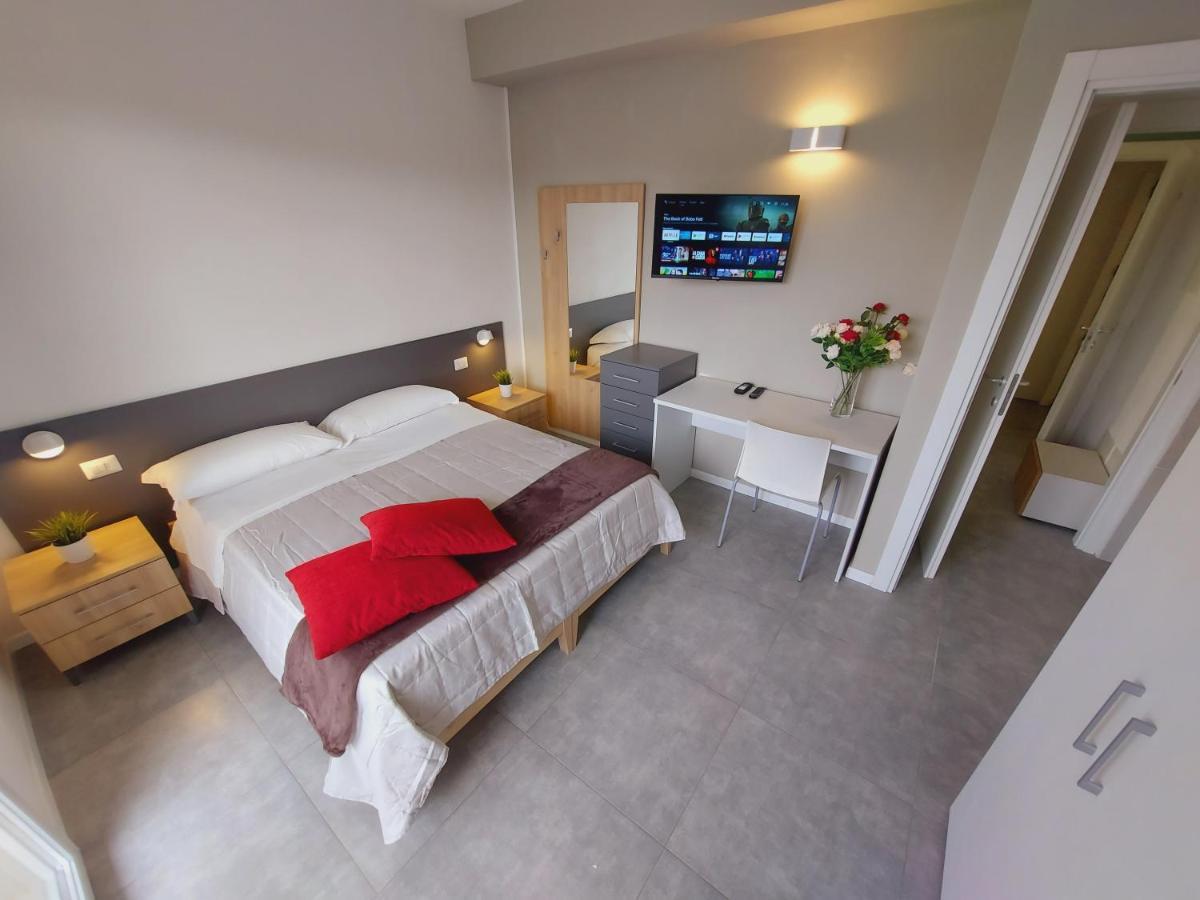 Residenza Delizia Camere & Appartamenti "Residenze Del Cuore" Verona Bagian luar foto