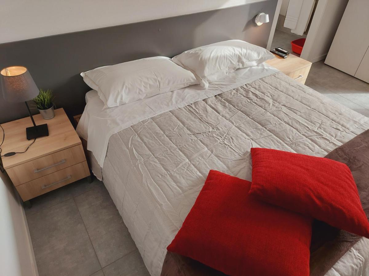 Residenza Delizia Camere & Appartamenti "Residenze Del Cuore" Verona Bagian luar foto