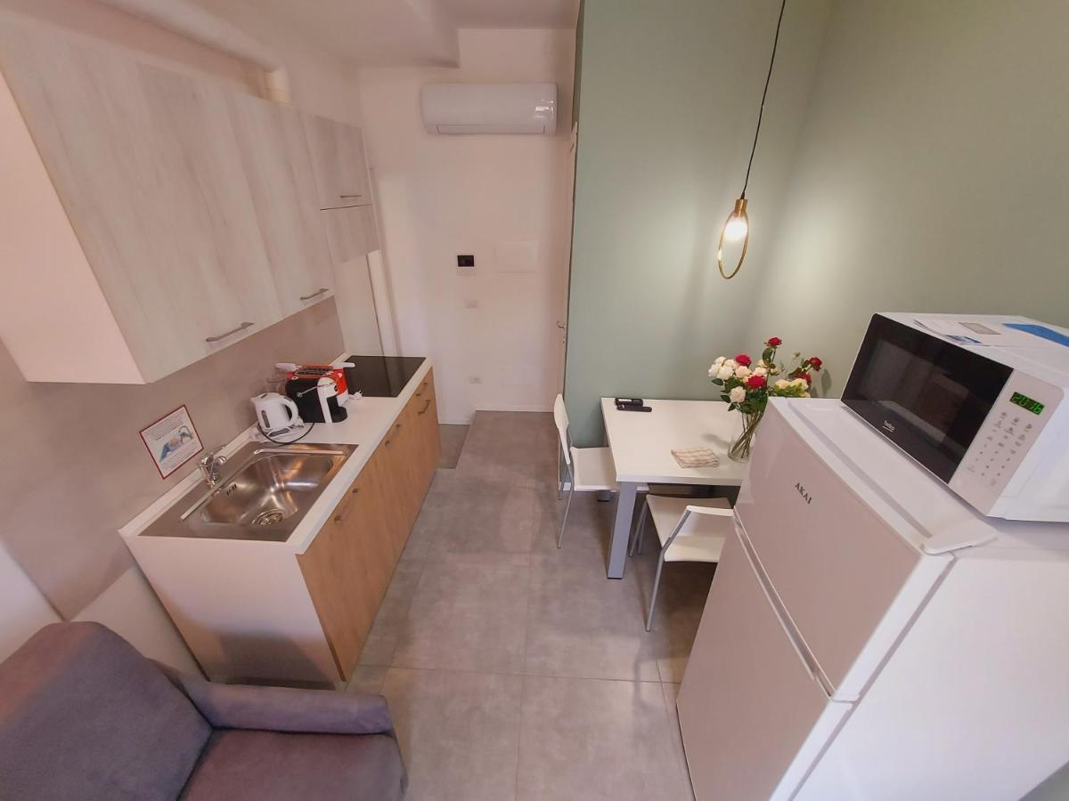 Residenza Delizia Camere & Appartamenti "Residenze Del Cuore" Verona Bagian luar foto