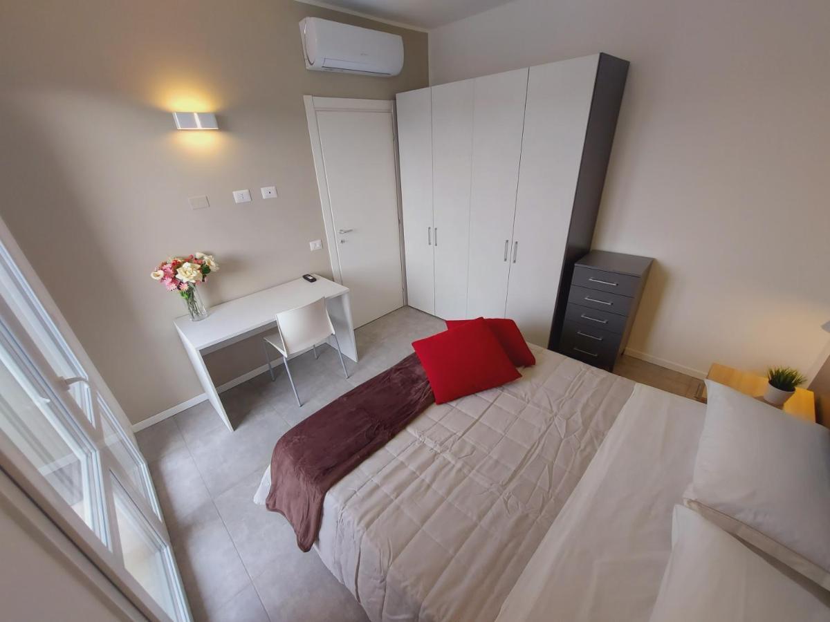 Residenza Delizia Camere & Appartamenti "Residenze Del Cuore" Verona Bagian luar foto