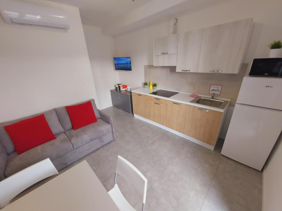 Residenza Delizia Camere & Appartamenti "Residenze Del Cuore" Verona Bagian luar foto