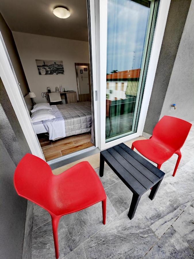 Residenza Delizia Camere & Appartamenti "Residenze Del Cuore" Verona Bagian luar foto