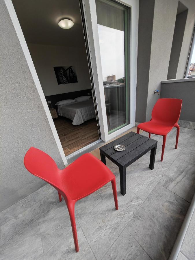 Residenza Delizia Camere & Appartamenti "Residenze Del Cuore" Verona Bagian luar foto