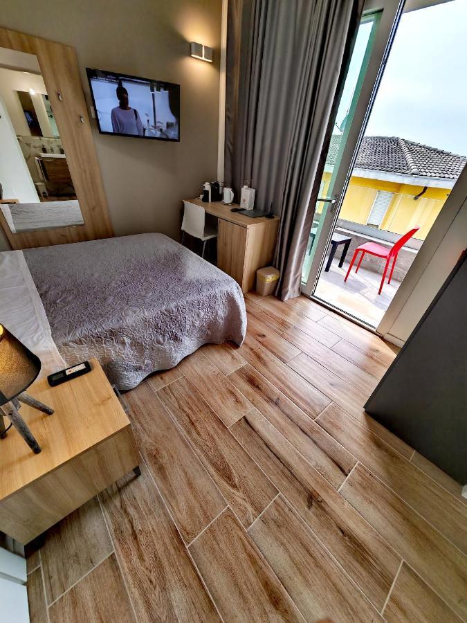 Residenza Delizia Camere & Appartamenti "Residenze Del Cuore" Verona Bagian luar foto
