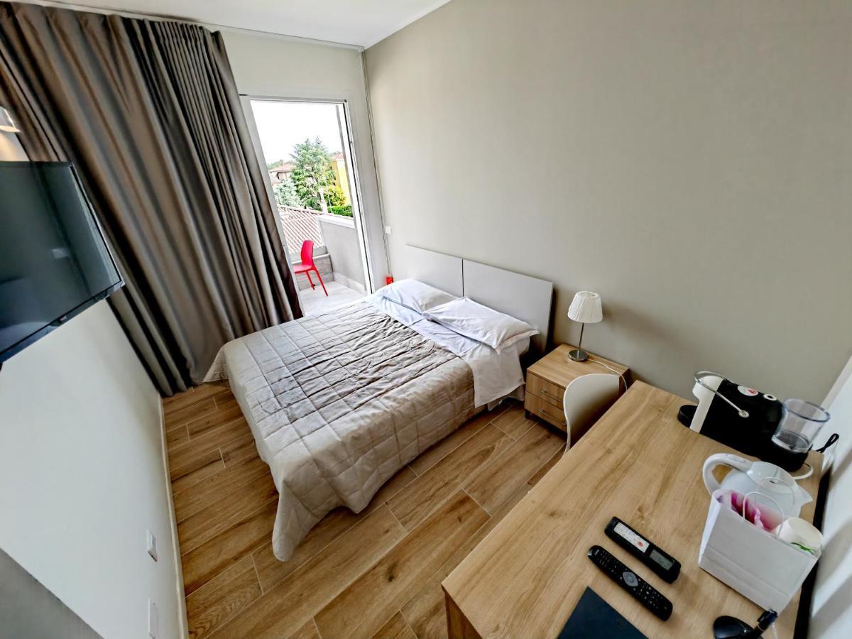 Residenza Delizia Camere & Appartamenti "Residenze Del Cuore" Verona Bagian luar foto