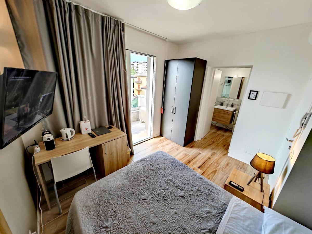 Residenza Delizia Camere & Appartamenti "Residenze Del Cuore" Verona Bagian luar foto